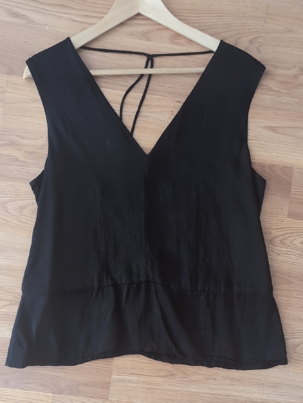 Everlane Black V-Neck Tie-Back Camisole